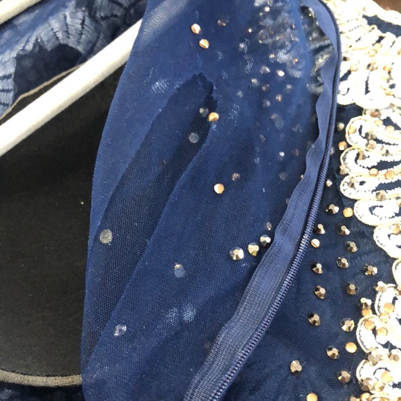 Beautiful formal dress great condition tear on the inside see picture - Picture 5 of 7